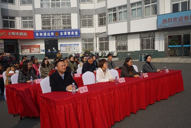 万博体育
与金坛区民政局、朱林镇、龙溪村、小红妈爱心社签约共建志愿...