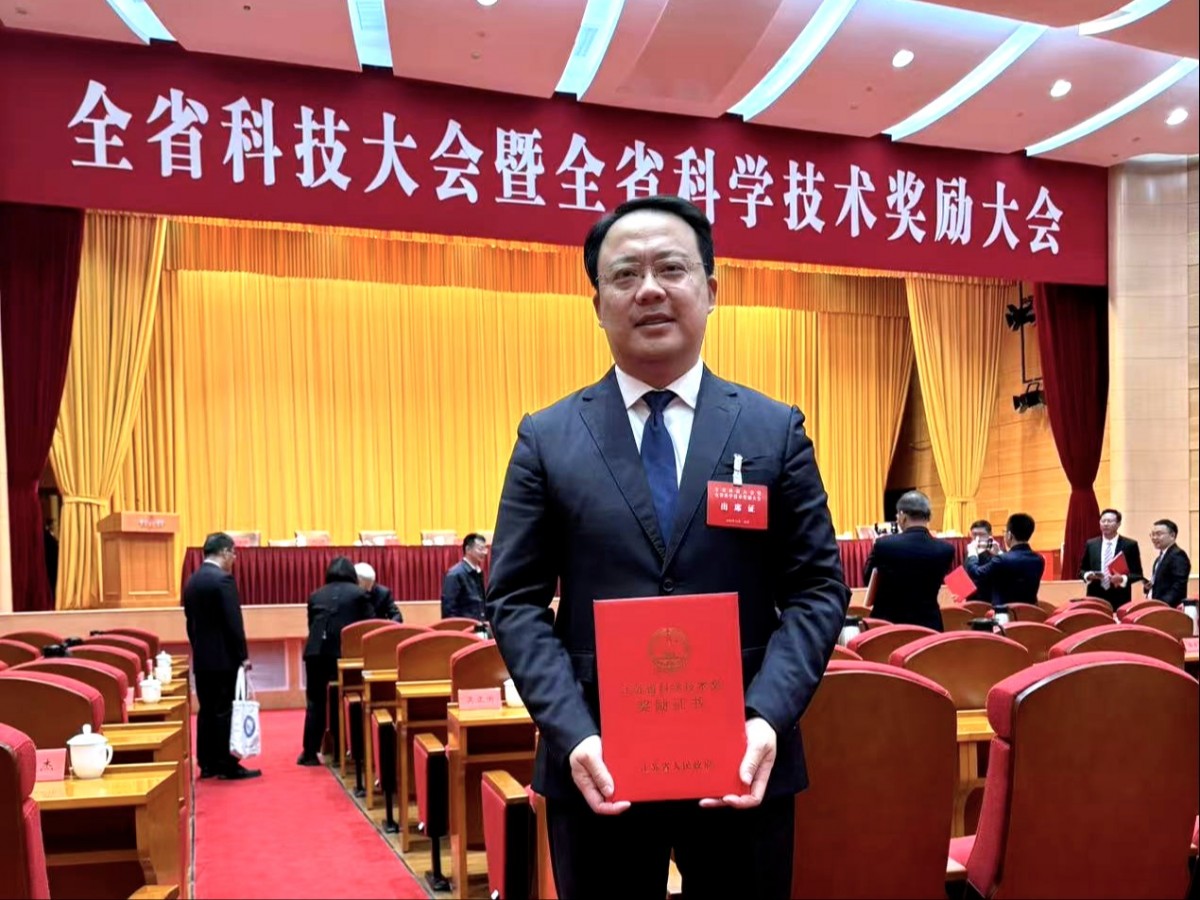 万博体育
鲁春辉教授荣获2023年度江苏省青年科技杰出贡献奖