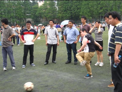 万博体育
参加2013年河海大学教职工趣味运动会