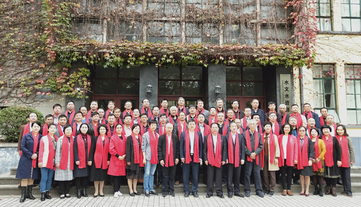 万博体育水文80级校友举行三十五周年返校活动