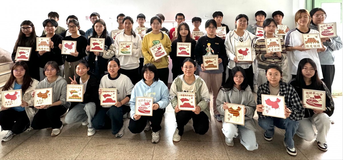 团扇摇曳，共赴春日之约——万博体育
开展团扇DIY活动