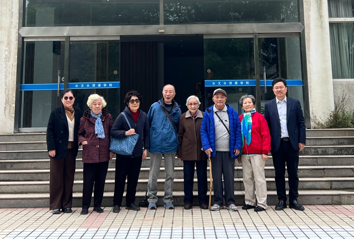 万博体育
举办56级水文校友64周年返校校友座谈会