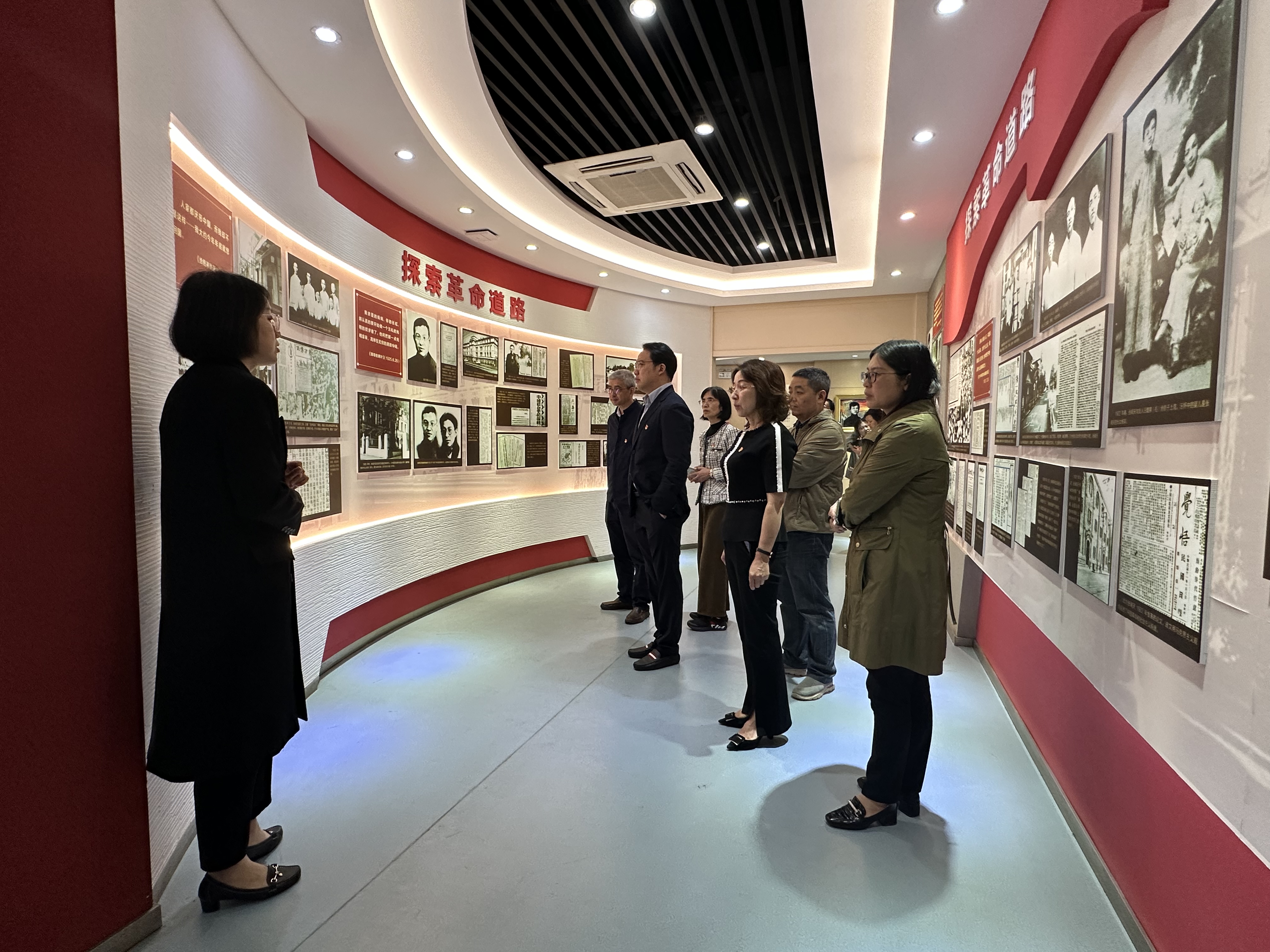 万博体育
领导班子开展理想信念教育