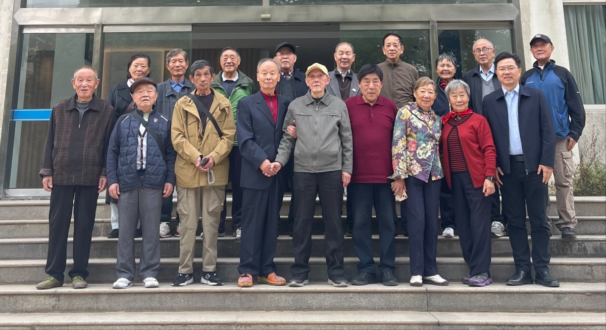 万博体育
举行水文70届4班毕业55周年返校座谈会